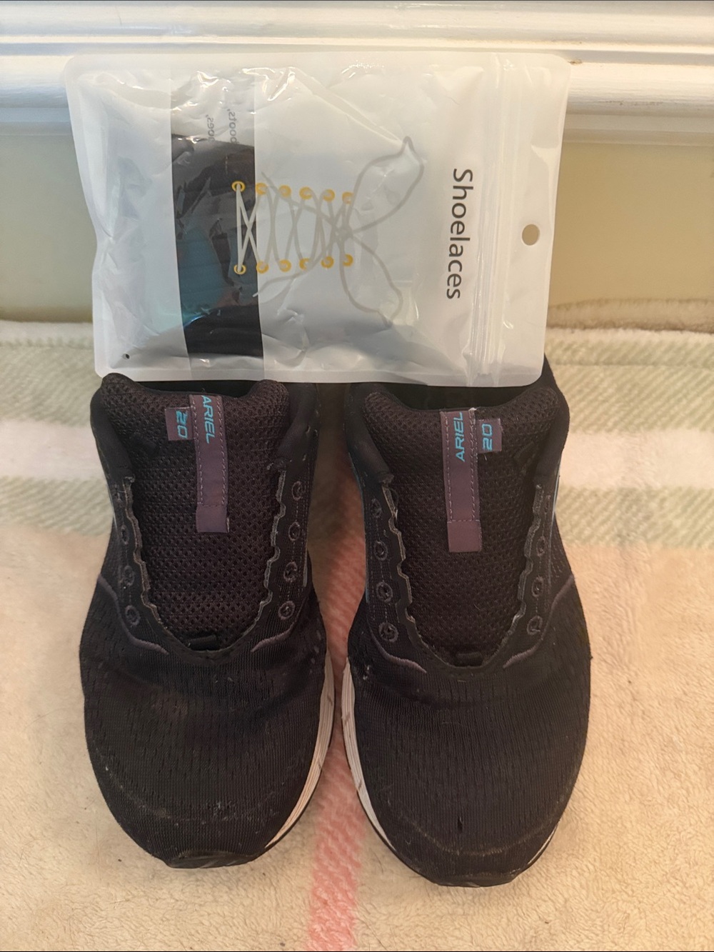 Brooks women’s Black Sneakers with Teal Tabs